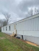 90 Stowers Ln in Cross Lanes, WV - Building Photo