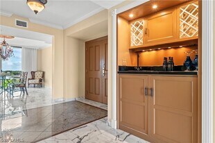 7515 Pelican Bay Blvd, Unit 7B in Naples, FL - Building Photo
