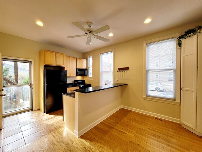 2078 N Campbell Ave in Chicago, IL - Building Photo - Building Photo