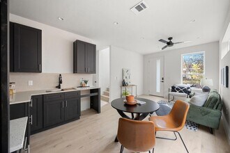 1709 Maple Ave, Unit 2B in Austin, TX - Building Photo - Building Photo