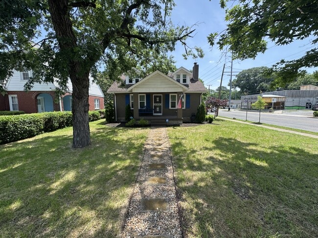 1818 Martin St