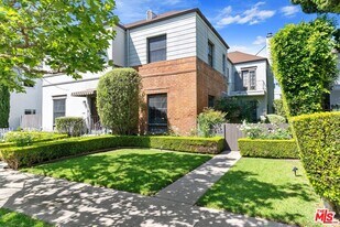 117 1/2 N Harper Ave in Los Angeles, CA - Building Photo