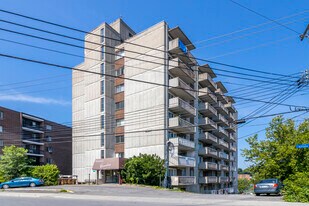 Le 3333 in Montréal, QC - Building Photo
