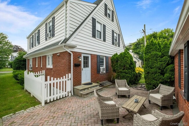 160 Bell Rd in Scarsdale, NY - Building Photo - Building Photo