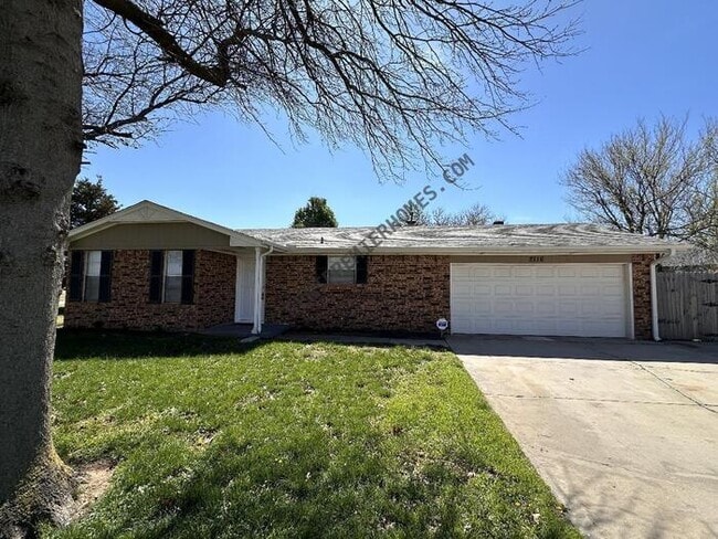 property at 2716 Villa Dr