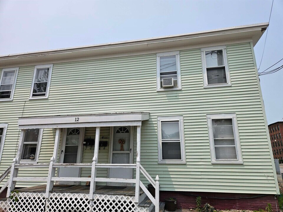 12 New York St in Dover, NH - Building Photo