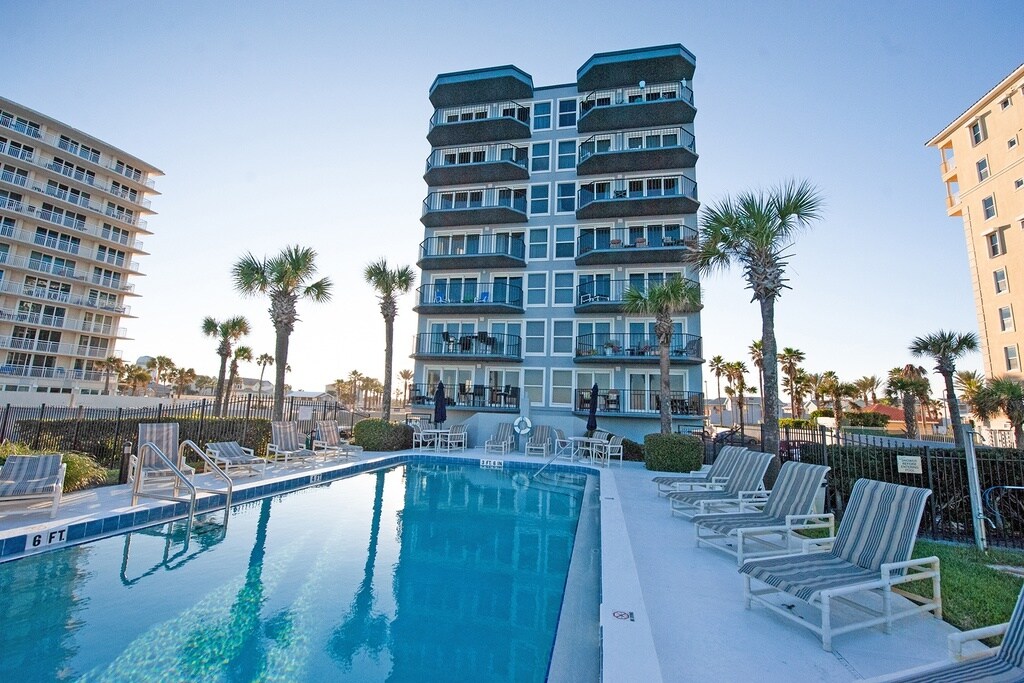 1551 1st St S, Unit 301 in Jacksonville Beach, FL - Building Photo
