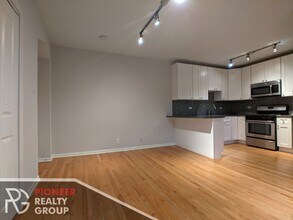 2832 W Palmer St, Unit 307 in Chicago, IL - Building Photo - Building Photo