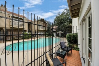 2100 Tanglewilde St in Houston, TX - Building Photo - Building Photo