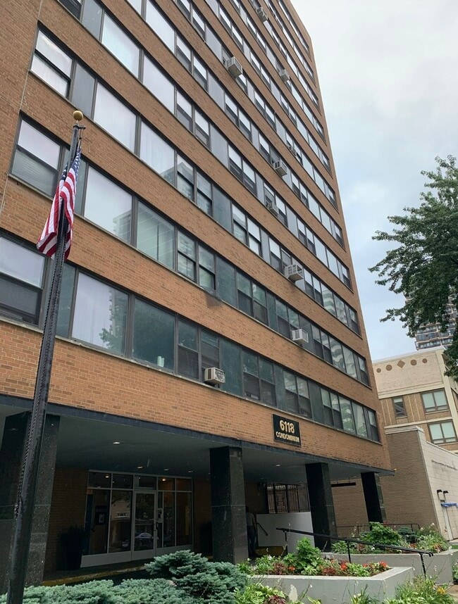 property at 6118 N Sheridan Rd
