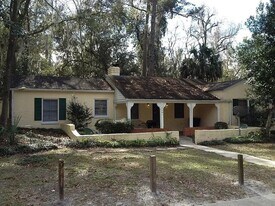 2291 W University Ave in Gainesville, FL - Building Photo