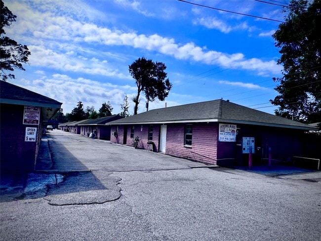 1825 W Little York Rd in Houston, TX - Building Photo - Building Photo