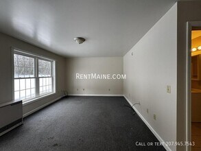 46 Baker St in Clinton, ME - Building Photo - Building Photo