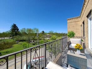 730 Judson Ave, Unit 19 in Highland Park, IL - Foto de edificio - Building Photo