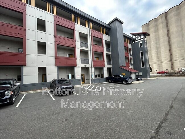 514 W 10th St in Charlotte, NC - Building Photo - Building Photo