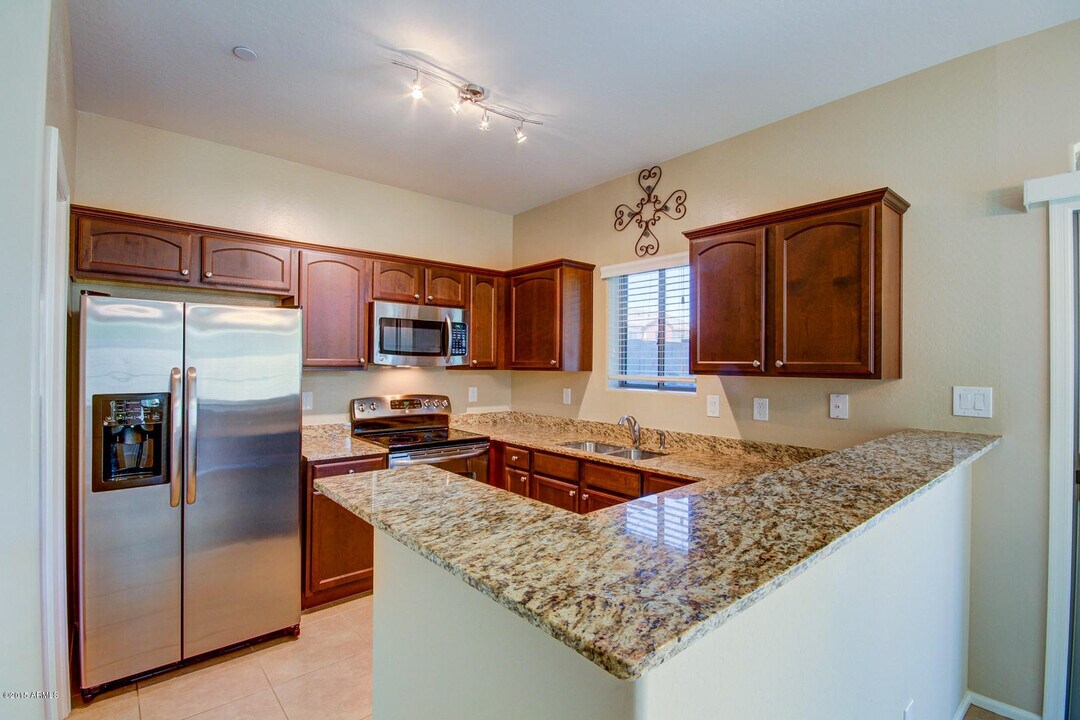 2725 E Mine Creek Rd in Phoenix, AZ - Building Photo