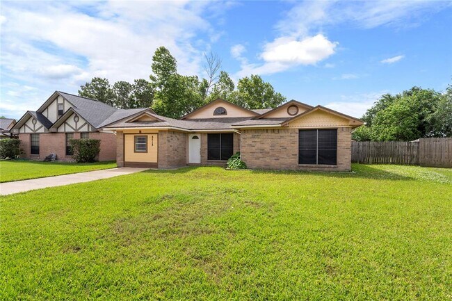 8518 Barrybrook Ln in La Porte, TX - Building Photo - Building Photo