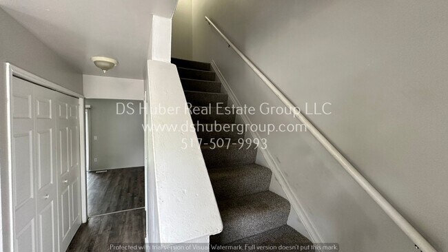 943 Vincent Ct in Lansing, MI - Building Photo - Building Photo