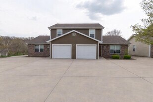 3306 E St Charles Rd in Columbia, MO - Building Photo