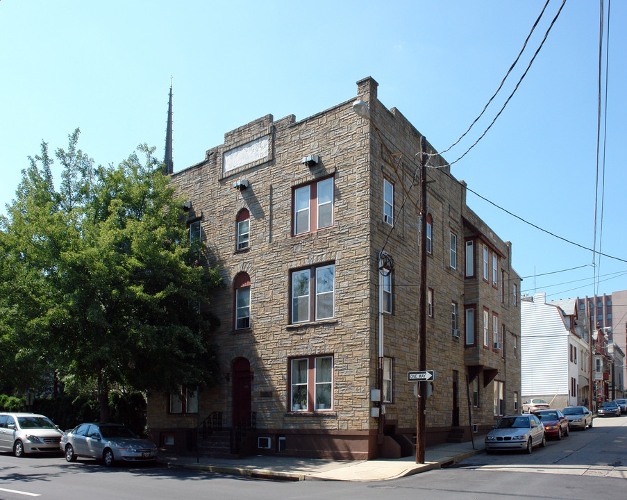 439 W Walnut St in Allentown, PA - Building Photo