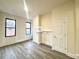 51-28-51-35 35th St in Queens, NY - Building Photo