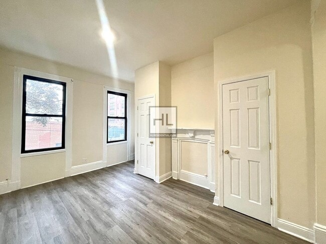 51-28-51-35 35th St