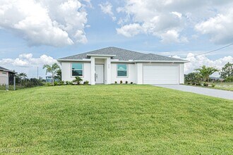 420 NW 18th Pl in Cape Coral, FL - Building Photo - Building Photo