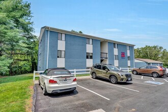 Flats at Thrasher Park in Roanoke, VA - Building Photo - Building Photo
