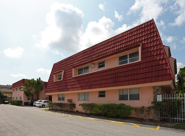 Kings Row Apartments in Lauderhill, FL - Building Photo - Building Photo