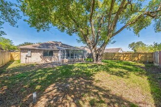 809 Willow Creek Dr in La Porte, TX - Building Photo - Building Photo