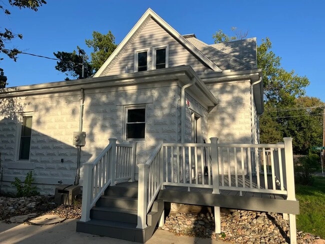 326 S Oakdale Ave in Salina, KS - Building Photo - Building Photo