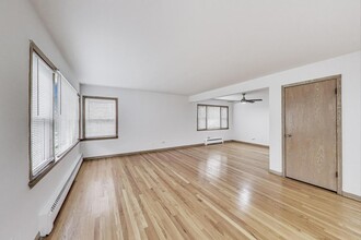 9032 N Churchill Cir in Niles, IL - Building Photo - Building Photo