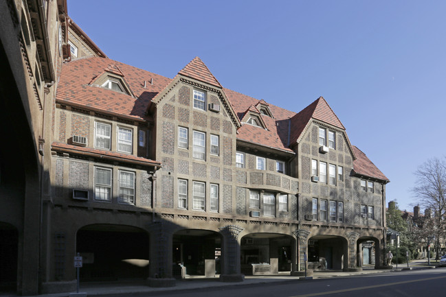 12 Station Sq in Forest Hills, NY - Foto de edificio - Building Photo