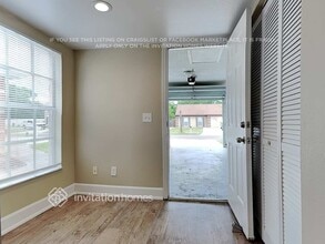 2121 Redleaf Dr in Brandon, FL - Foto de edificio - Building Photo