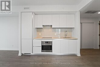 4015 The Exchange in Mississauga, ON - Building Photo - Building Photo