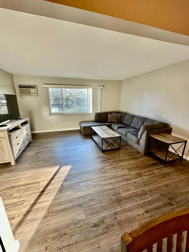 1637 S Riverside Ave, Unit Clairview Condo #7 in St Clair, MI - Foto de edificio - Building Photo