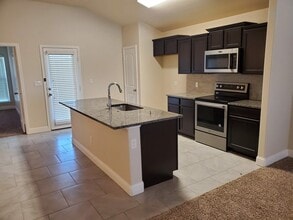 710 E 94th St in Odessa, TX - Foto de edificio - Building Photo