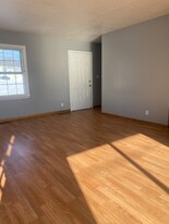 14 N Ritchie Ave, Unit 4C in Ravenswood, WV - Building Photo