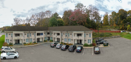 Highland Crossing in Highland, NY - Foto de edificio - Building Photo