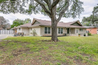 209 Glentower Dr in San Antonio, TX - Building Photo - Building Photo