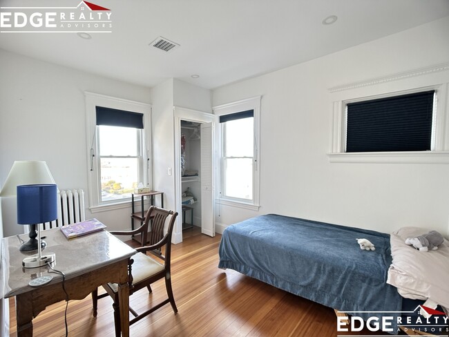 81 Mapleton St, Unit 2 in Boston, MA - Building Photo - Building Photo