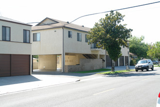 219 N Kenneth Rd in Burbank, CA - Building Photo - Building Photo