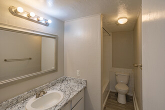 Christopher Place Apartments in Edmond, OK - Building Photo - Interior Photo