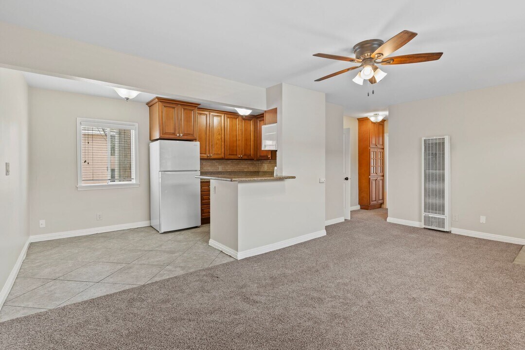1427 W Parade St, Unit 06 in Long Beach, CA - Building Photo
