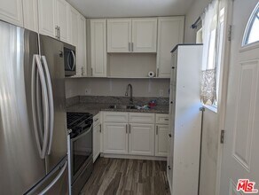 5335 Rhea Ave in Los Angeles, CA - Building Photo - Building Photo