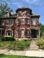 1367 Neil Ave in Columbus, OH - Building Photo