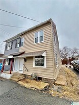11 Early St in Easton, PA - Building Photo