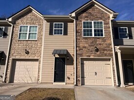 8329 Triple Crown Dr in Douglasville, GA - Building Photo