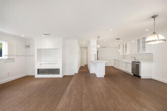 1261 San Miguel Ave in Coral Gables, FL - Foto de edificio - Building Photo