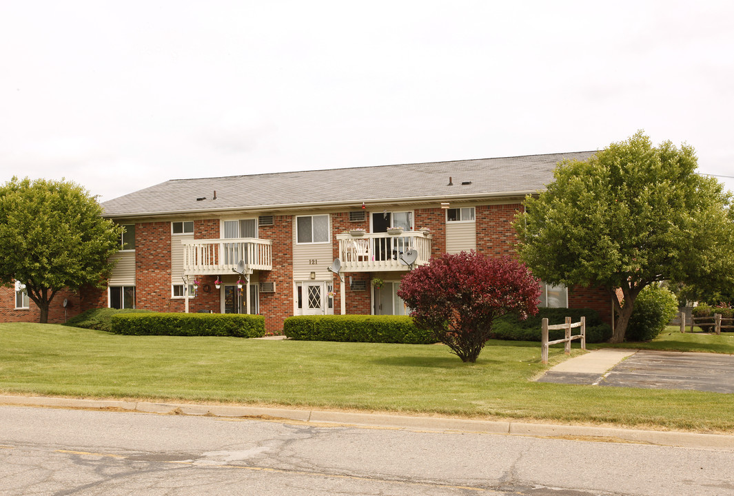 Village Place Apartments in Fowlerville, MI - Building Photo